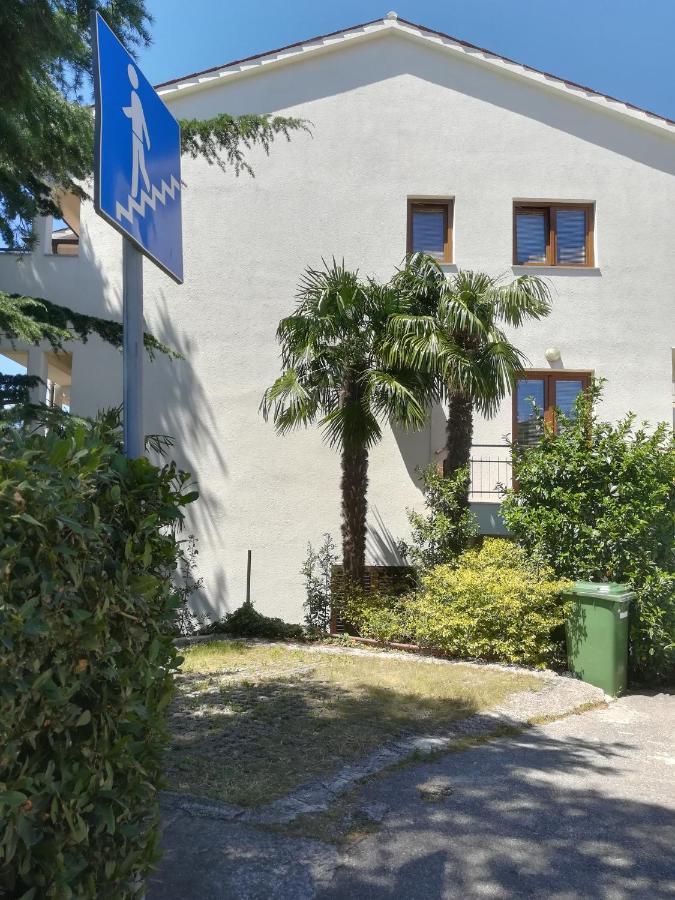 Apartment Kiwi Rabac Esterno foto