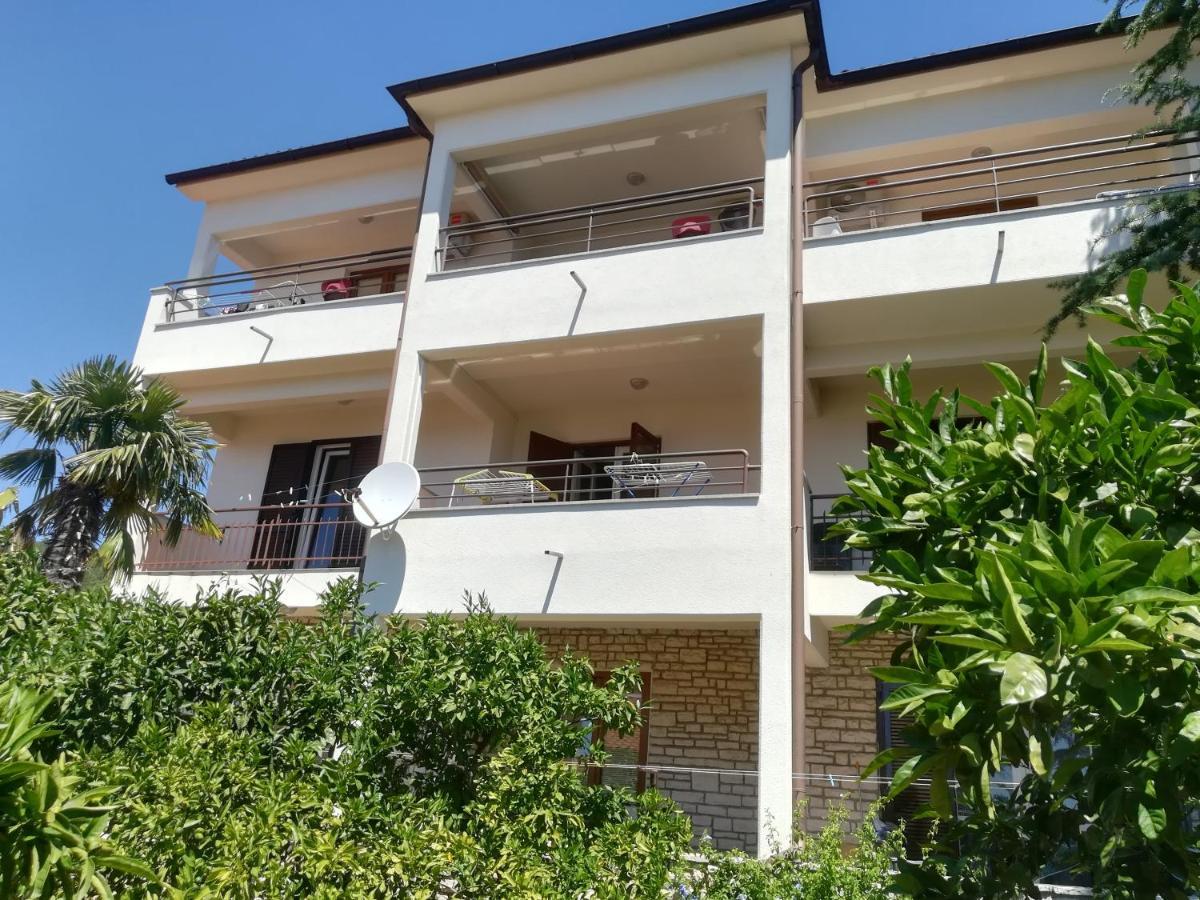 Apartment Kiwi Rabac Esterno foto